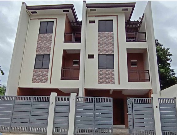 6-bedroom Townhouse For Sale in Fairview Quezon City / QC Metro Manila