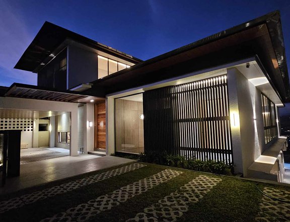 5 Bedroom - ELEGANT and Mountain View HOUSE AND LOT in Antipolo