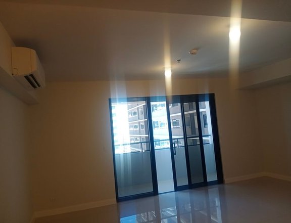 15M 1Bedroom Condo with Parking in Alcoves