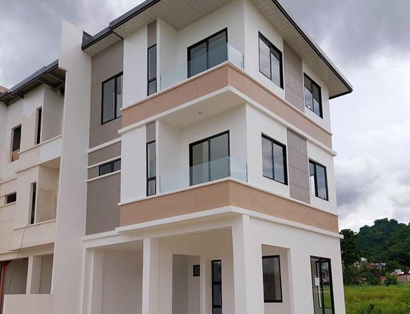 3 Bedrooms Townhouse For Sale in Talamban, Cebu City- Prime Location