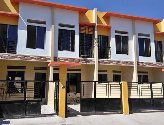Pre-selling 2-bedroom Townhouse For Sale in Las Pinas Metro Manila