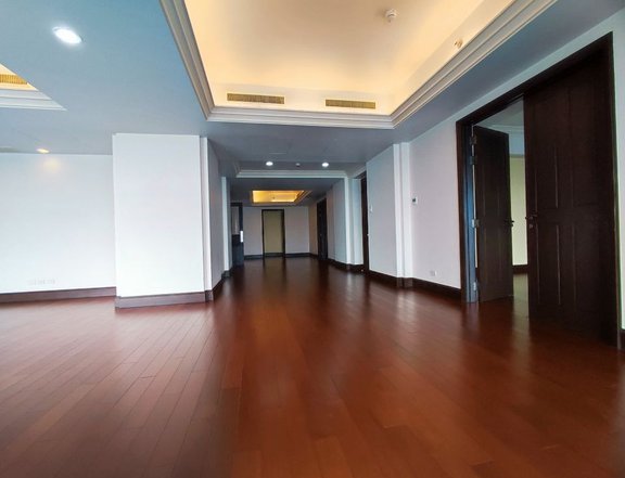 4BR 4 Bedroom Condo For Rent in Discovery Primea, Makati City