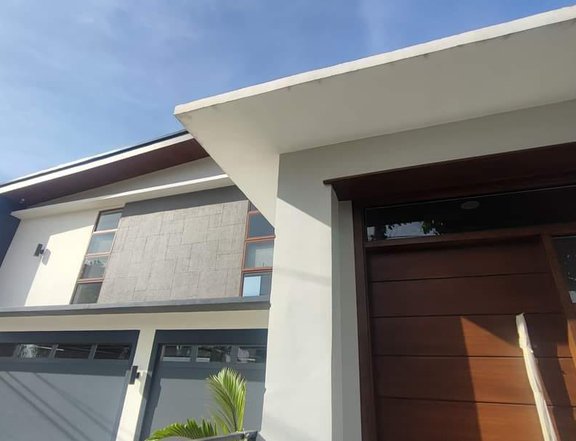 BRAND NEW MODERN CONTEMPORARY HOUSE AND LOT WITH POOL in ANGELES CITY