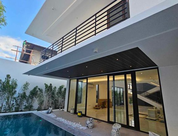 7-bedroom Single Detached House For Sale in Quezon City / QC