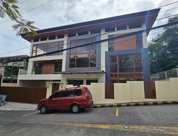 6-bedroomBrand New 3 Storey House For Sale in Commonwealth