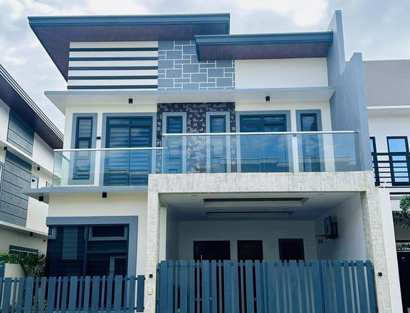 FIVE BEDROOMS HOUSE AND LOT FOR SALE IN ANGELES CITY PAMPANGA