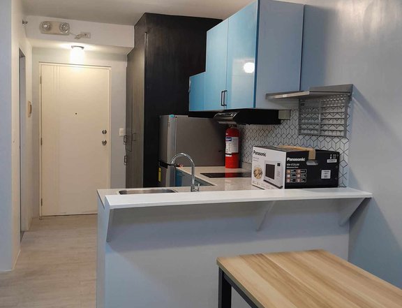 1BR for rent in AMAIA Steps Sucat with balcony (7th floor corner)