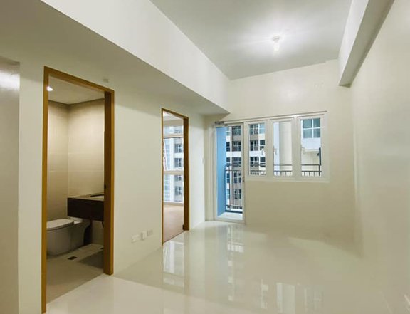 Rent to own ready for occupancy Condominium in bonifacio global city