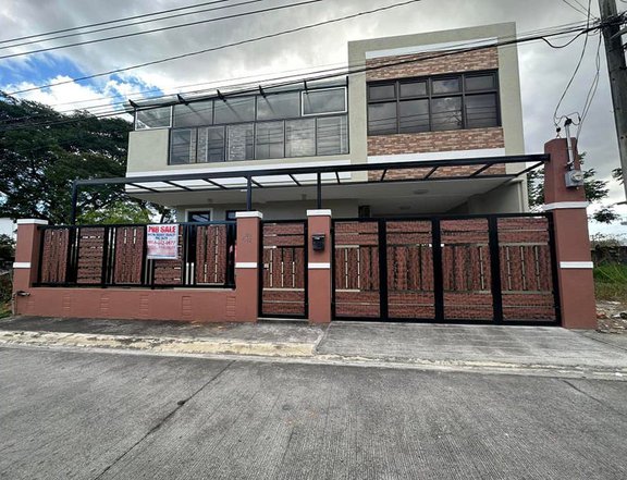 5-bedroom House For Sale in Angeles Pampanga