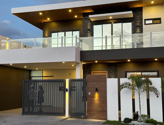 BRAND NEW MODERN CONTEMPORARY HOUSE IN ANGELES CITY