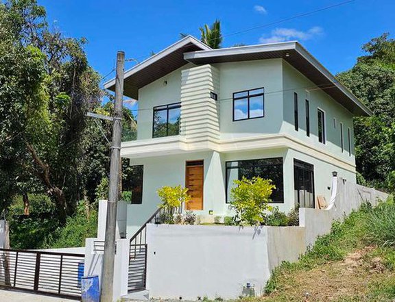 4 Bedroom-House and Lot For Sale in Sun Valley Antipolo City
