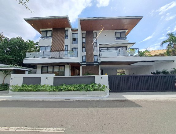 6-bedroom Single detached House For Sale in Quezon City Metro Manila.