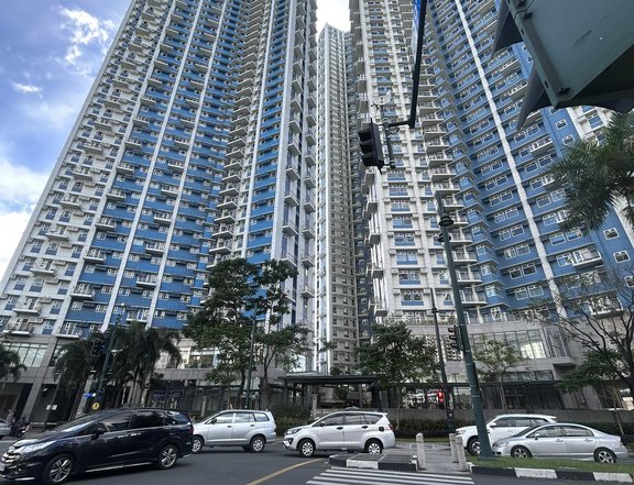 Trion Tower - 3Bedroom Condominium Unit with 2 parking slot in BGC