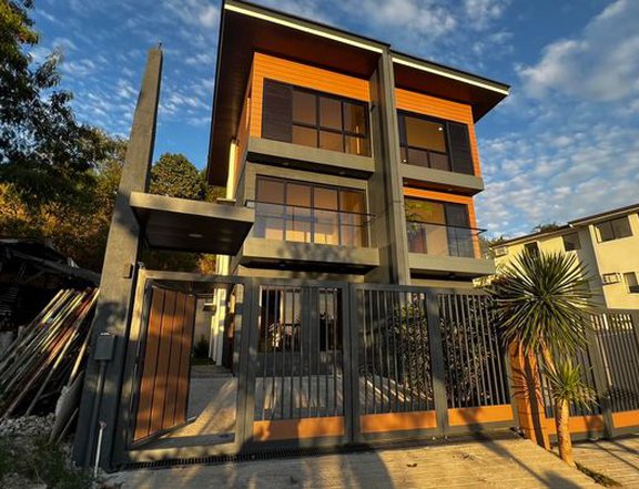 4-bedroom Duplex / Twin House For Sale in Taytay Rizal