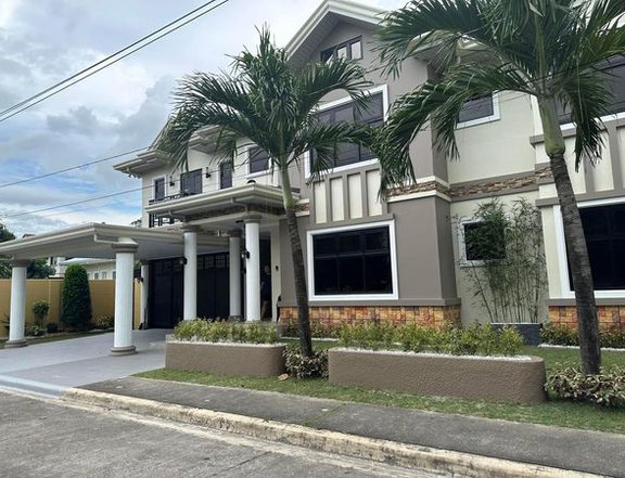 CONTEMPORARY CLASSIC HOME WITH WELL MAINTAINED LAWN IN ANGELES CITY