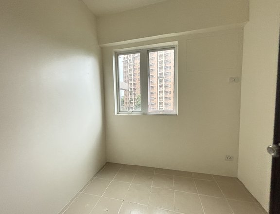 CONDO NEAR BGC 2 BEDROOM with BALCONY 25,000 monthly