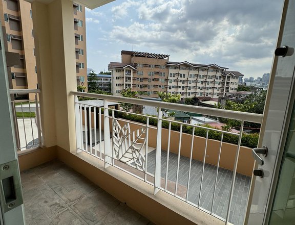 3-bedroom with Balcony Condo For Sale in Pasig Metro Manila