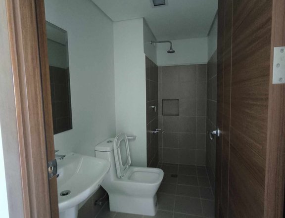 2br w/ parking condo in pasay quantum residences near libertad pasay