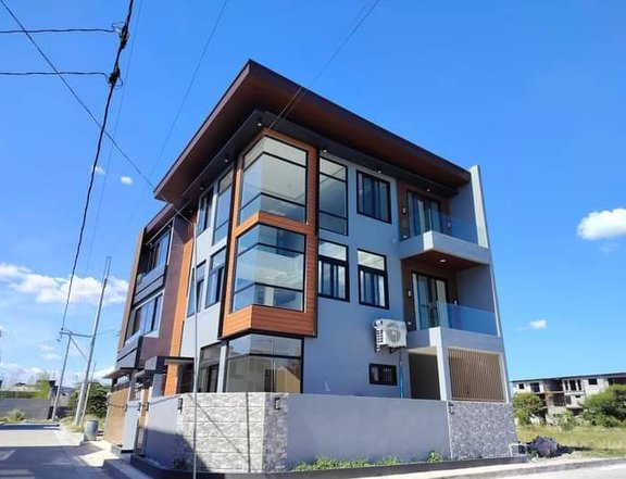 BRAND NEW MODERN DESIGN HOUSE WITH SWIMMING POOL