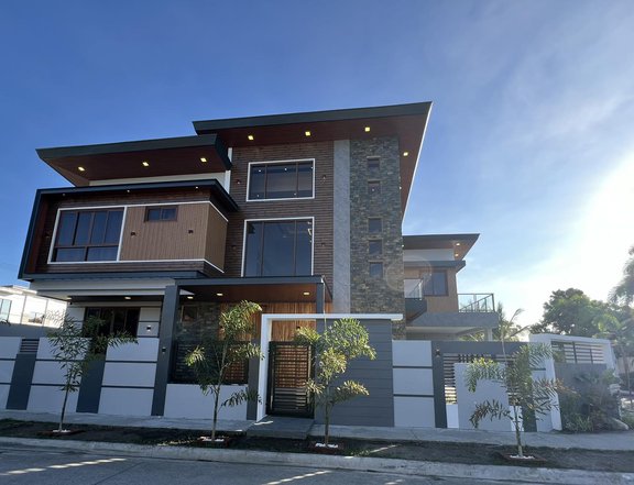 Brand New Corner Unit 5Bedroom House for sale in Angeles City Pampanga