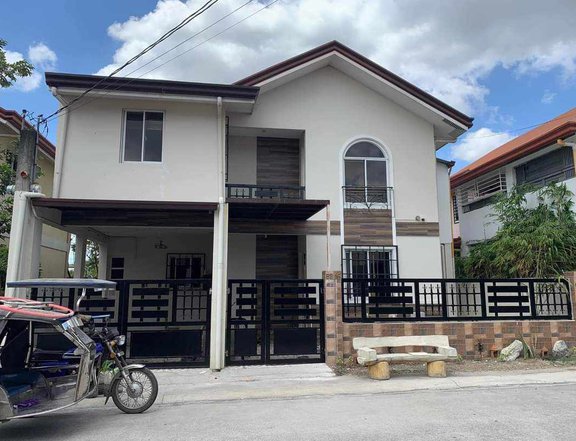 5-bedroom House For Sale in Bacolor Pampanga