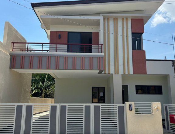 4-bedroom Single Attached w/ Balcony, House For Sale in Imus Cavite