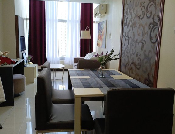 Spacious one bedroom with maid's room in One Central Makati for lease