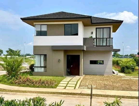 Upscale 3 Bedroom Ayala House & Lot, Aldea Grove Estates Pampanga @29000/mos.