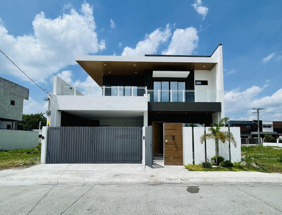 FOR SALE BRAND NEW MODERN CONTEMPORARY HOUSE WITH LAP POOL NEAR MARQUEE MALL