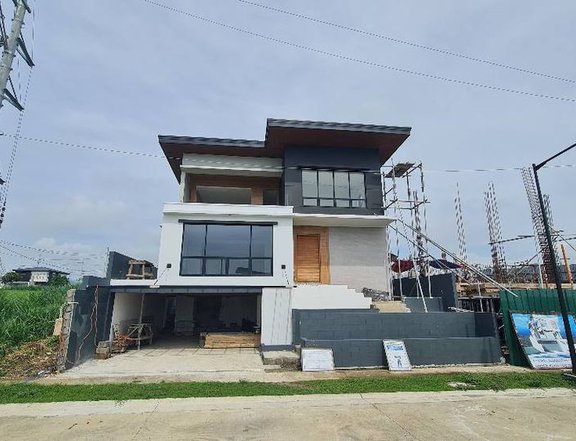 Preselling Modern 4-bedroom Single Detached House For Sale in Nuvali Calamba Laguna