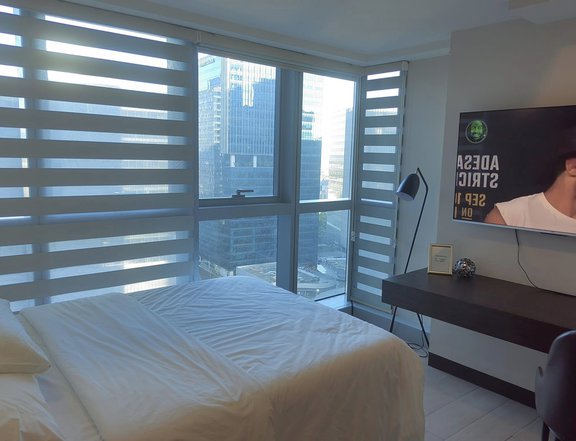 Very good buy!! 1 BR for sale in BGC uptown area with a great view!