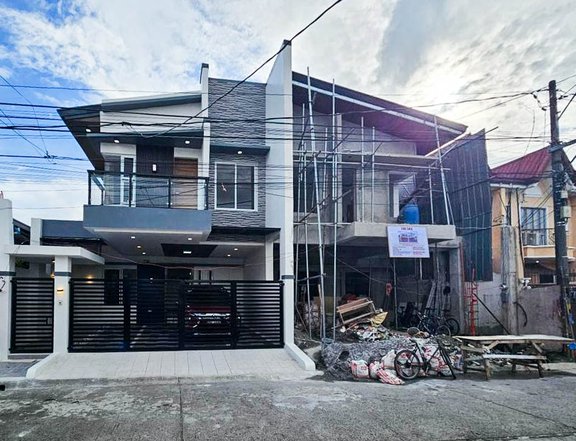 5-bedroom  House For Sale in Las Pinas Metro Manila