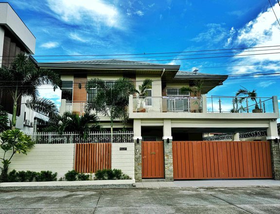 5-Bedroom fully furnished House with pool for rent in Angeles, Pampanga