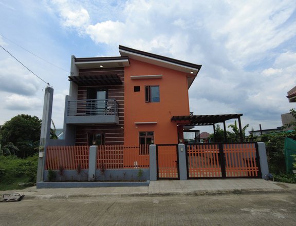 FSBO 4-bedroom Single Attached House in Robinsons Vineyard Subdivision