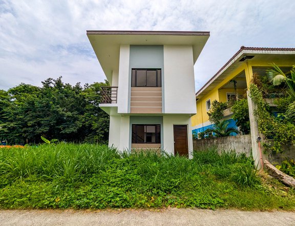 4-bedroom Single Detached House For Sale in  Binan Laguna