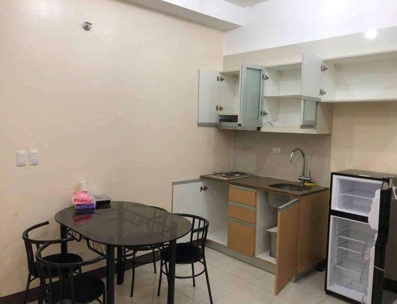 Spacious 1 Bedroom with parking in BGC for lease - semi furnished