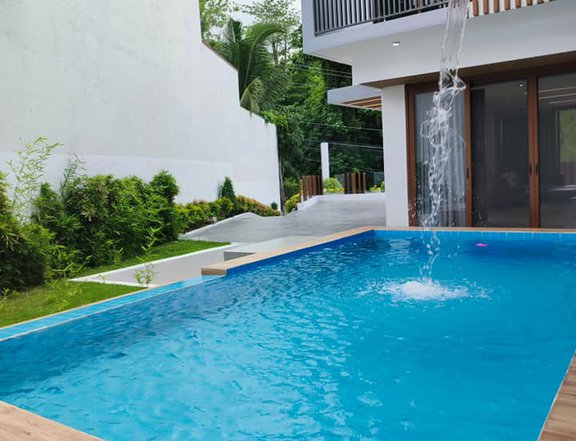 5-bedroom House For Sale with Swimming Pool and Roof Deck in Talisay City Cebu