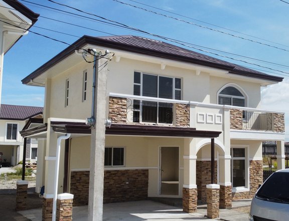 FOR SALE BRAND NEW HOUSE READY FOR OCCUPANCY MARQUEE MALL, NLEX & LANDERS