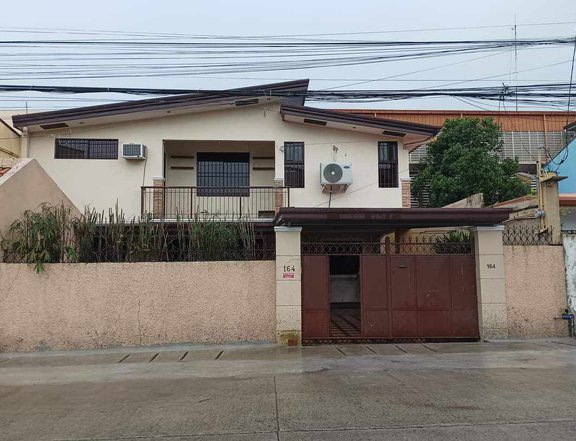 5-BEDROOM HOUSE FOR RENT IN ANGELES CITY, PAMPANGA NEAR ESTABLISHMENTS