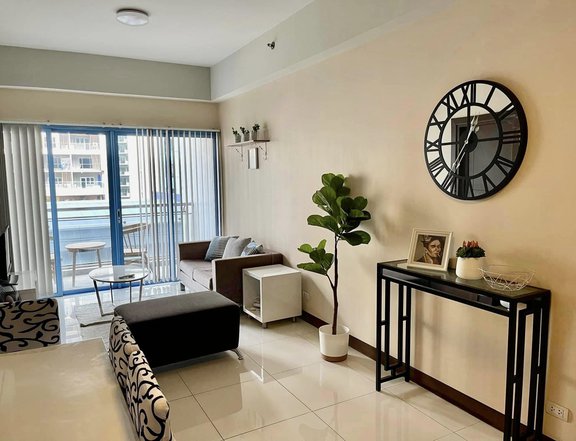 1-bedroom Condo for Rent in Two Central Makati