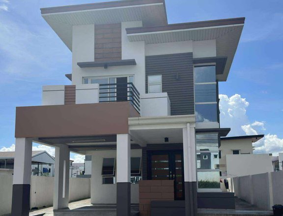 HOUSE FOR RENT IN ENCLAVE ANGELES CITY, PAMPANGA (SUBDIVISION IS LOCATED ALONG F-SHIP HIGHWAY)