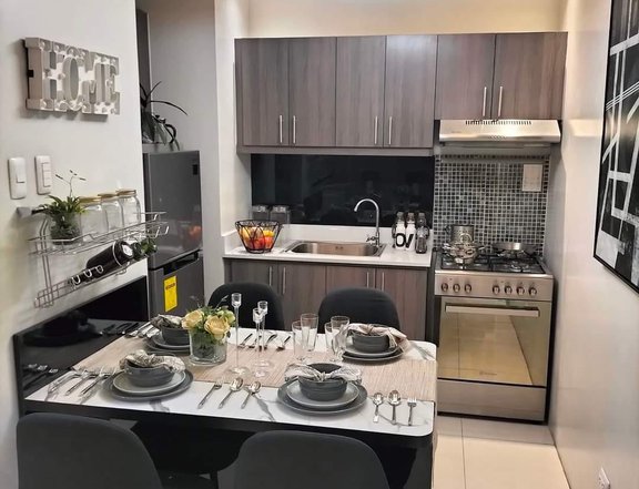 SPACIOUS 2BR UNIT CONDOMINIUM FOR SALE IN SUNTRUST CAPITOL PLAZA QUEZON CITY NEAR SCHOOLS