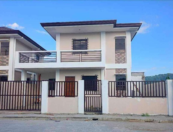 3-bedroom House For Sale in Subic Zambales