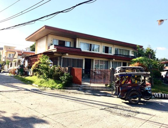 Corner Lot Old House for Redevelopment For Sale in Sucat Paranaque