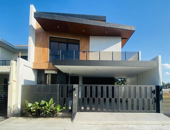 FOR SALE ALMOST NEW FURNISHED MODERN TWO STOREY HOUSE IN ANGELES CITY NEAR MARQUEE MALL