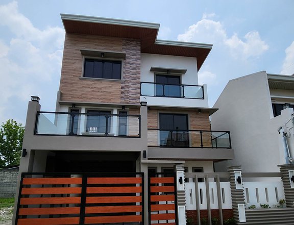 FOR SALE BRAND NEW MODERN THREE STOREY HOUSE WITH POOL IN PAMPANGA NEAR MARQUEE MALL, NLEX