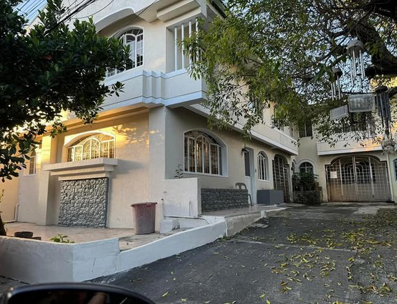 Pre-owned Towhouse Las Villas del Cielo for Sale in Sanville, Visayas Ave. Quezon City