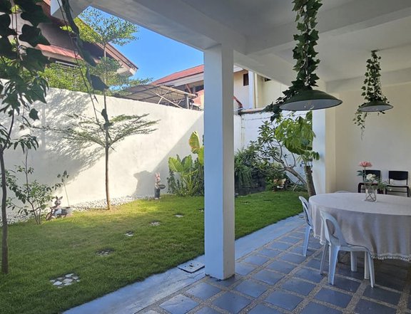 House and Lot for sale in Whiteplains Village Quezon City