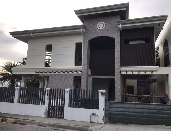 Corona Del Mar 4BR Sea View House Attic Maids 2-car Talisay Cebu