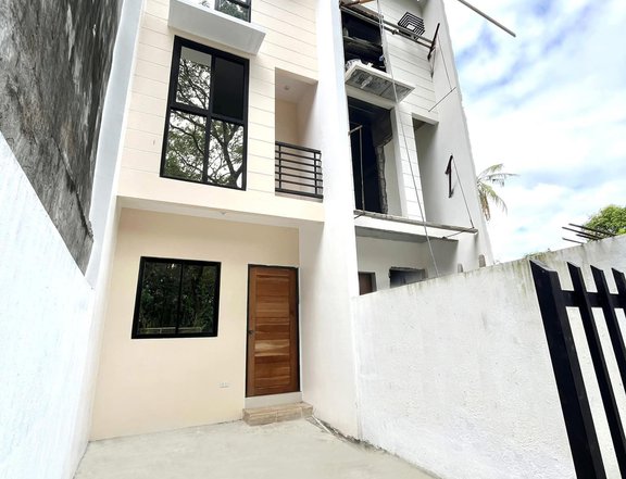 3-bedroom Townhouse For Sale in Caloocan